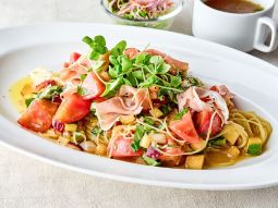 フルーツトマトの冷製パスタ
