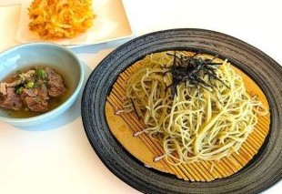 青じそ蕎麦と牛すじ煮込
