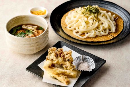鶏せいろうどんときのこの天ぷら